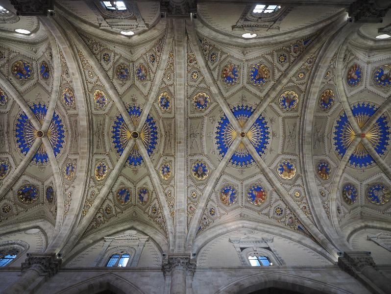 Como, Italy: Cattedrale di Santa Maria Assunta: nave ceiling