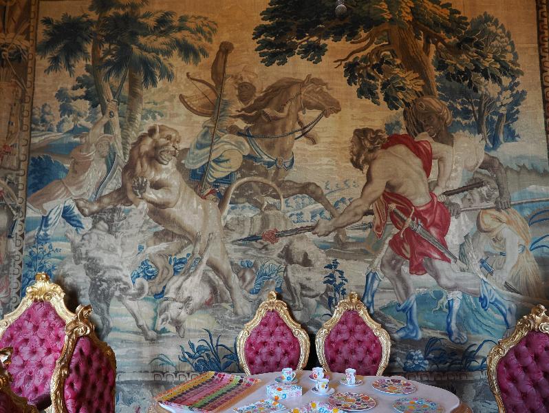 Varenna, Italy: Villa Monastero, Red Room: hunting a lion (18th century)