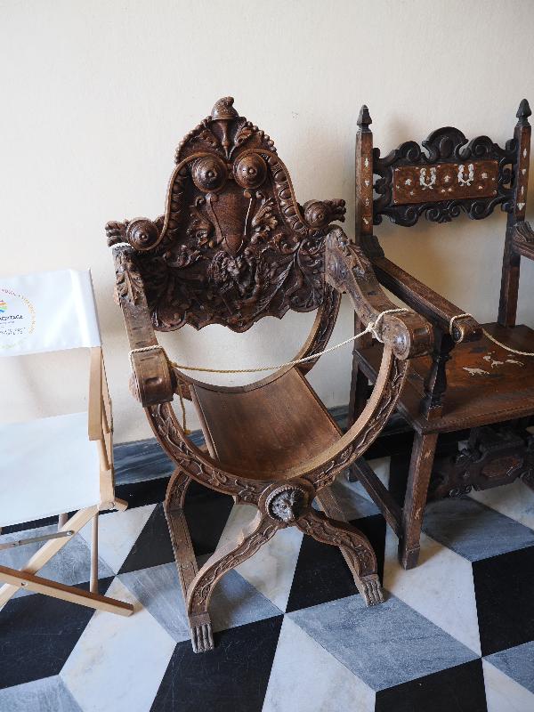Varenna, Italy: Villa Monastero, Hall (Lobby): Renaissance chair