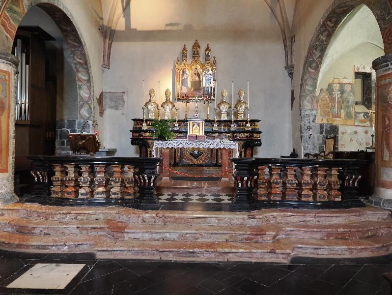 Varenna, Italy: Church of San Giorgio: chancel