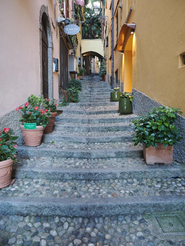 Bellagio, Italy: Salita Plinio: view up steps