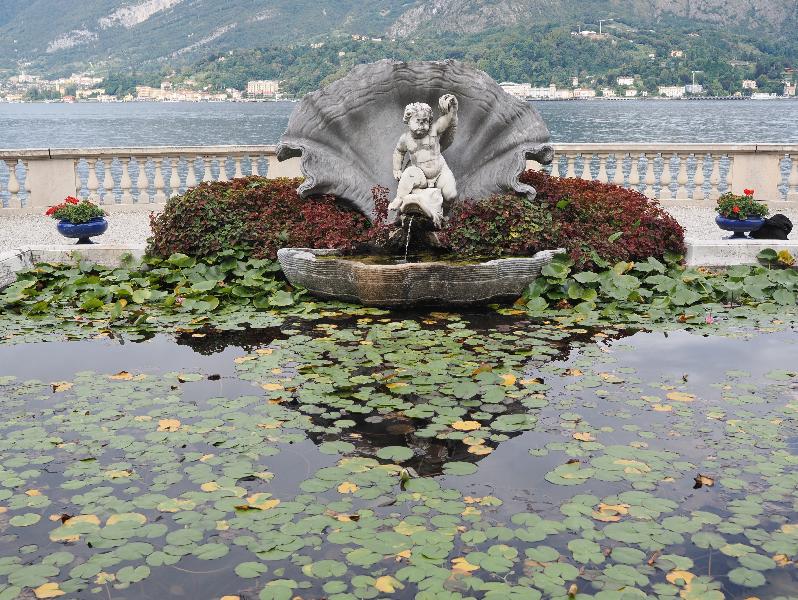 Bellagio, Italy: Villa Melzi, garden: basin and fountain of nymphs