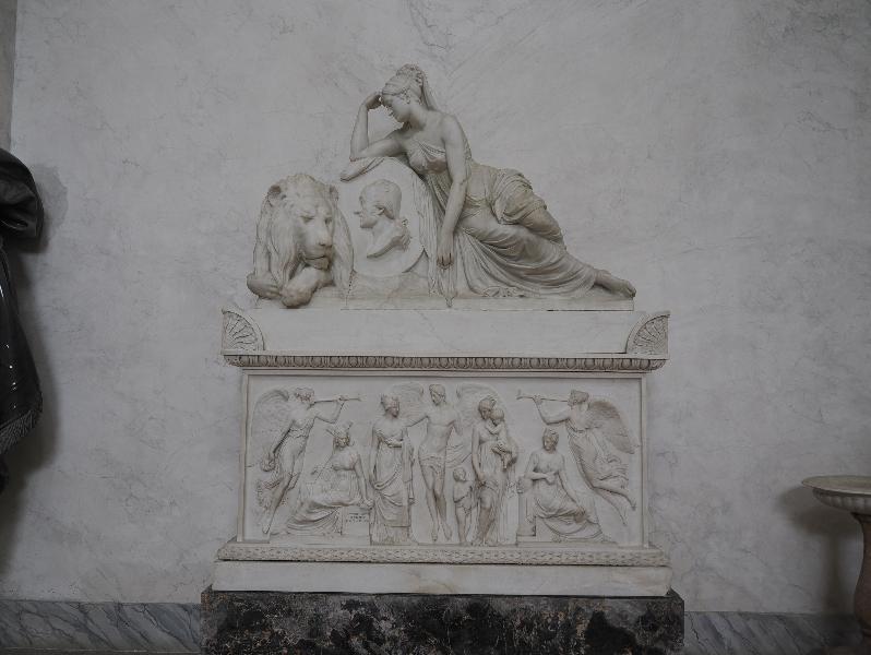 Bellagio, Italy: Villa Melzi, chapel: Duke Francesco Melzi d'Eril tomb, Italy in contemplation beside a lion guarding the tomb (1830, Vittorio Nesti)
