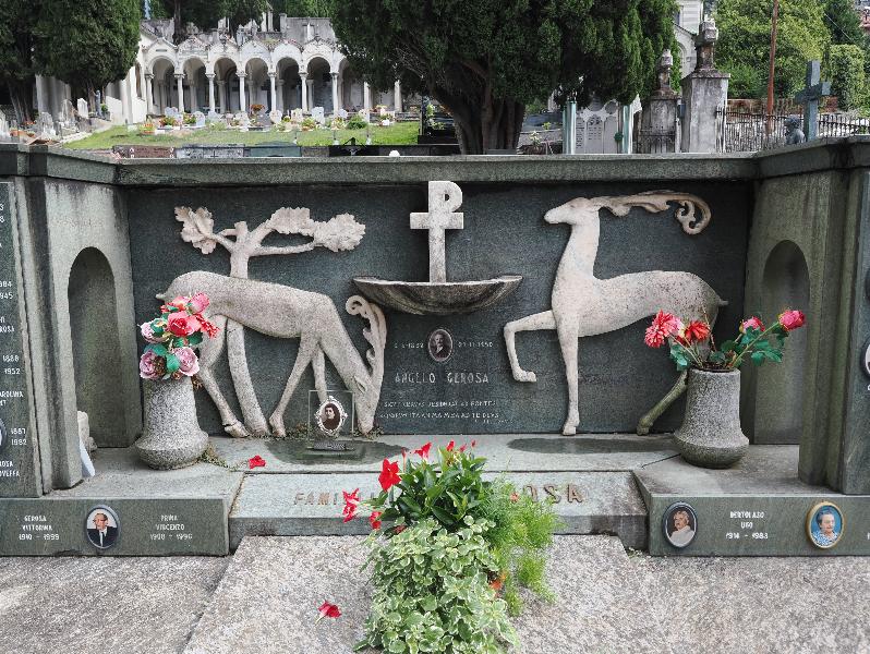 Bellano, Italy: Communal Cemetery: Gerosa monument, deer