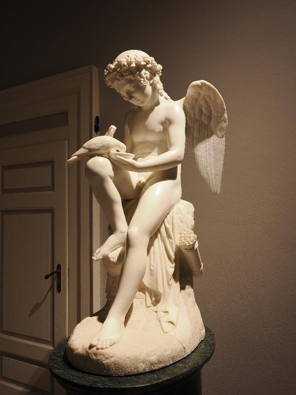 Tremezzina, Italy: Villa Carlotta, Hayez Room: Cupid watering the doves of Venus (1821-1824, Luigi Bienaime/)
