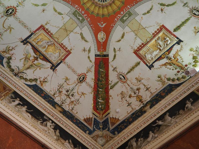Tremezzina, Italy: Villa Carlotta, Views Room: Homage to Ceres (ca. 1910, Lodovico Pogliaghi), ceiling corner detail