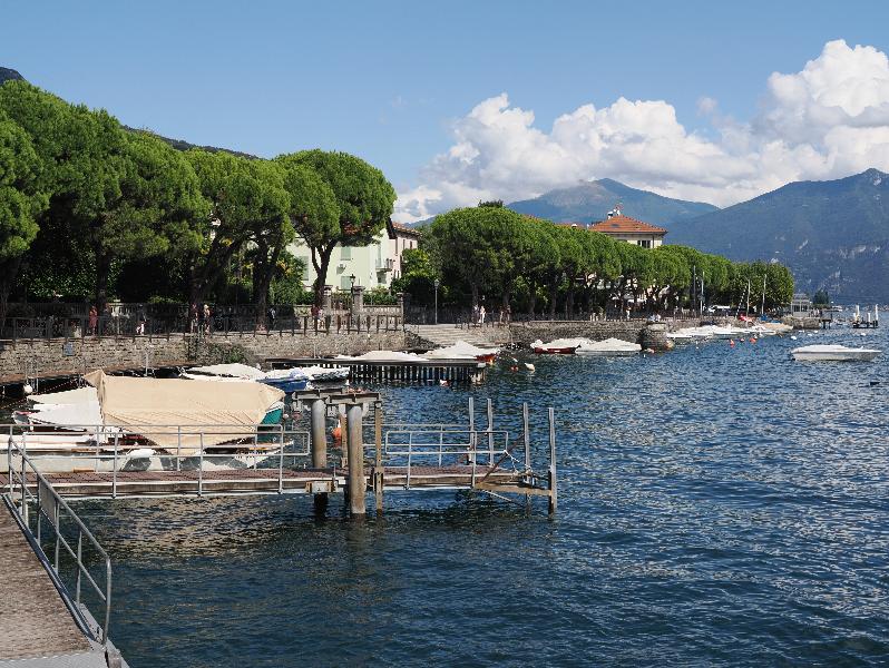 Lenno, Italy: Via Carlo Lomazzi: view of shore
