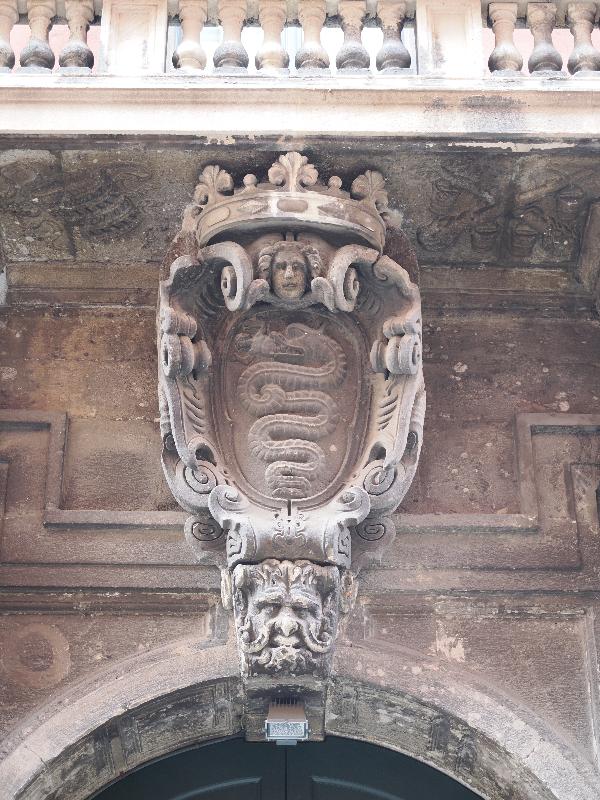 Milan, Italy: Via Lanzone: decoration over door
