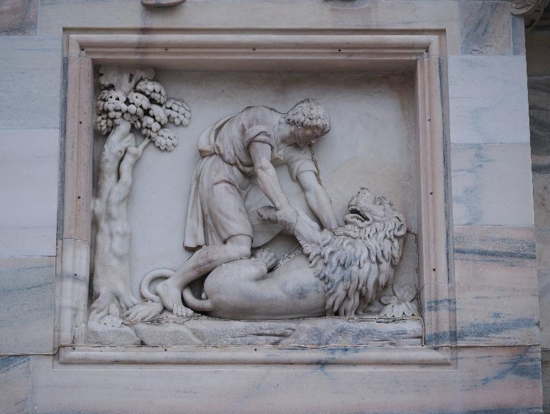 Milan, Italy: Duomo di Milano: bas relief, Samson fighting lion (1796, Giuseppe Buzzi)