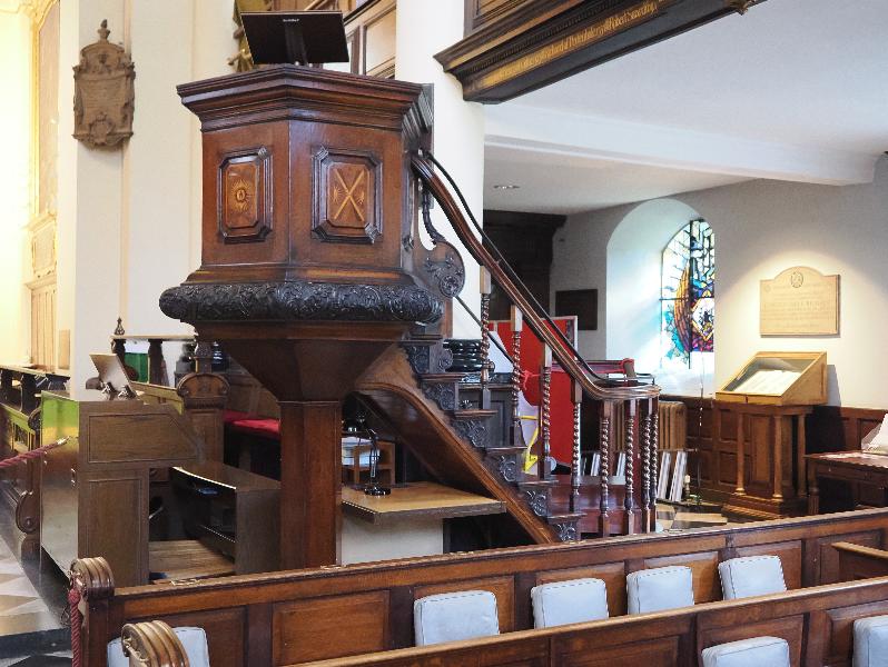 London, England: St Botolph-without-Bishopsgate: pulpit