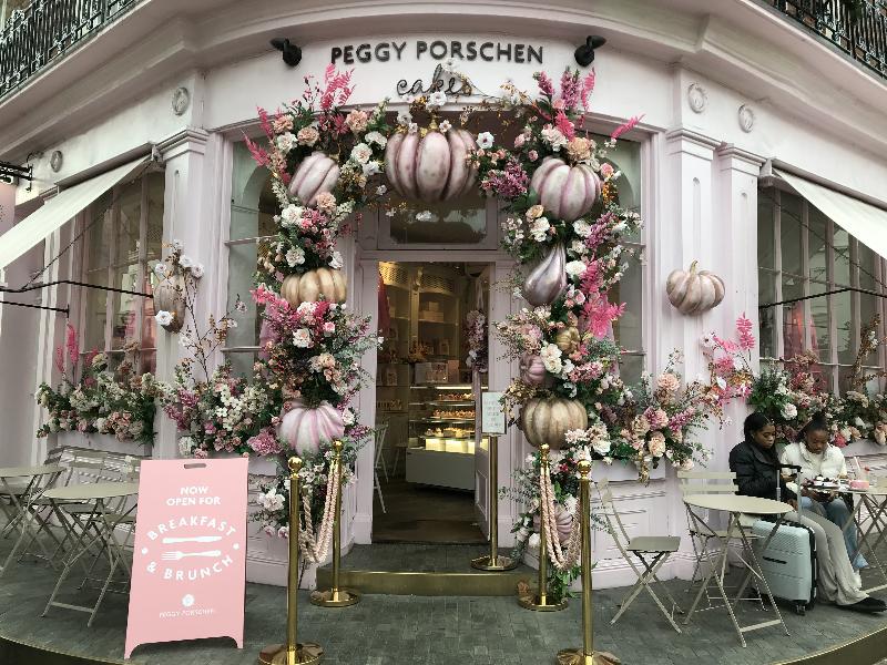 London, England: Peggy Porschen Belgravia: facade