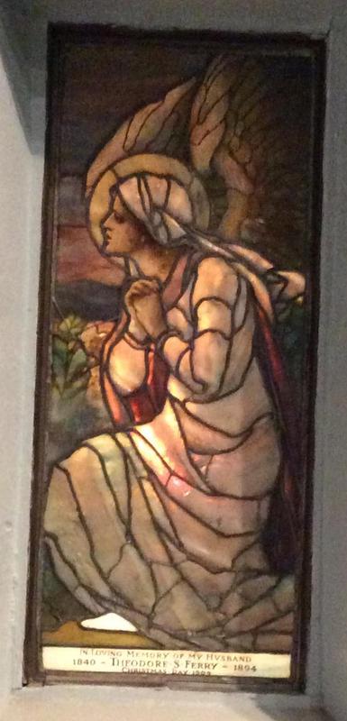 Ferry Memorial:  Adoring Angels