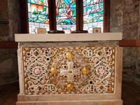 altar inlaid with mosaics of semi-precious stones